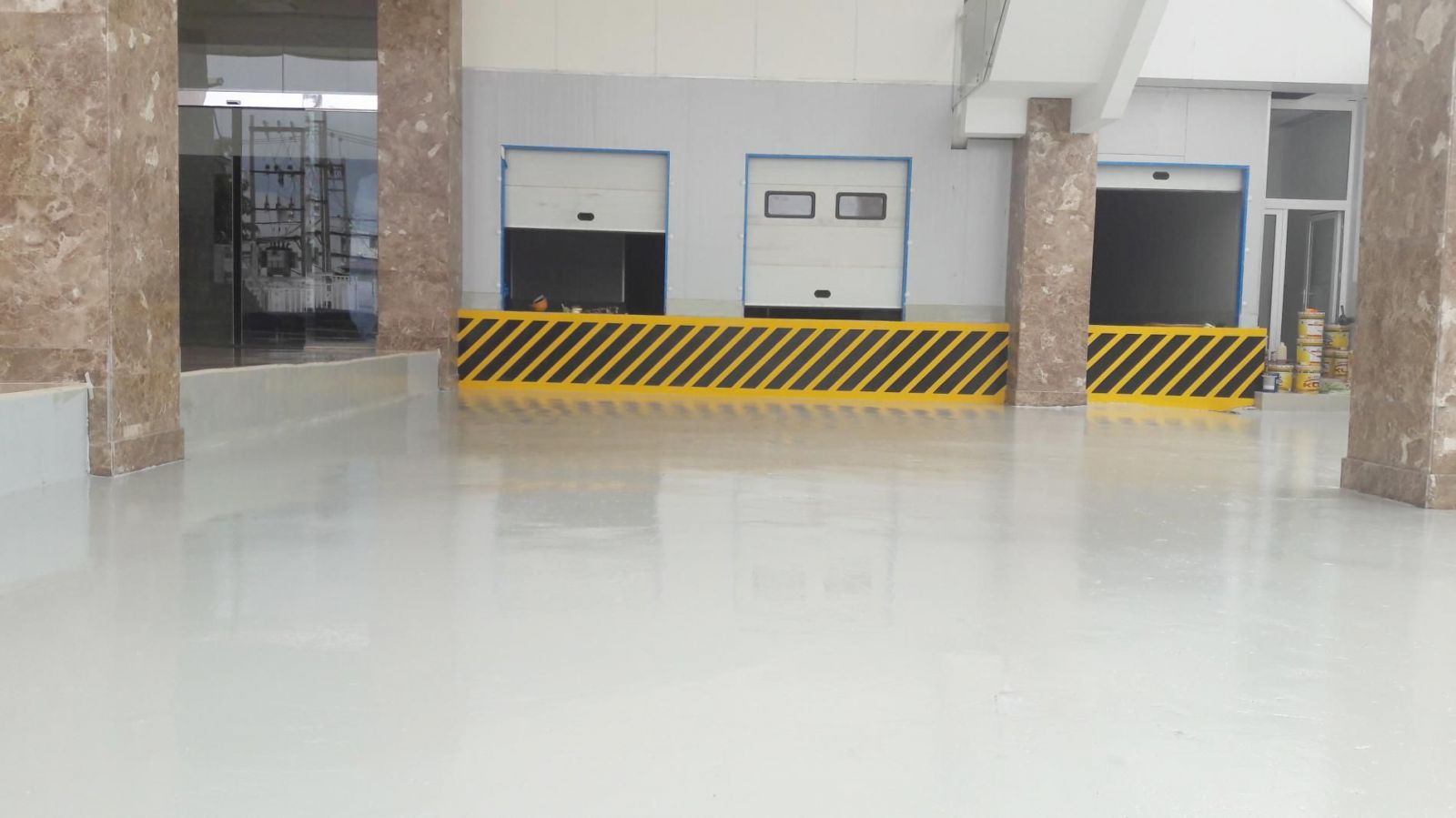 sơn Epoxy hệ lăn và tự san phẳng